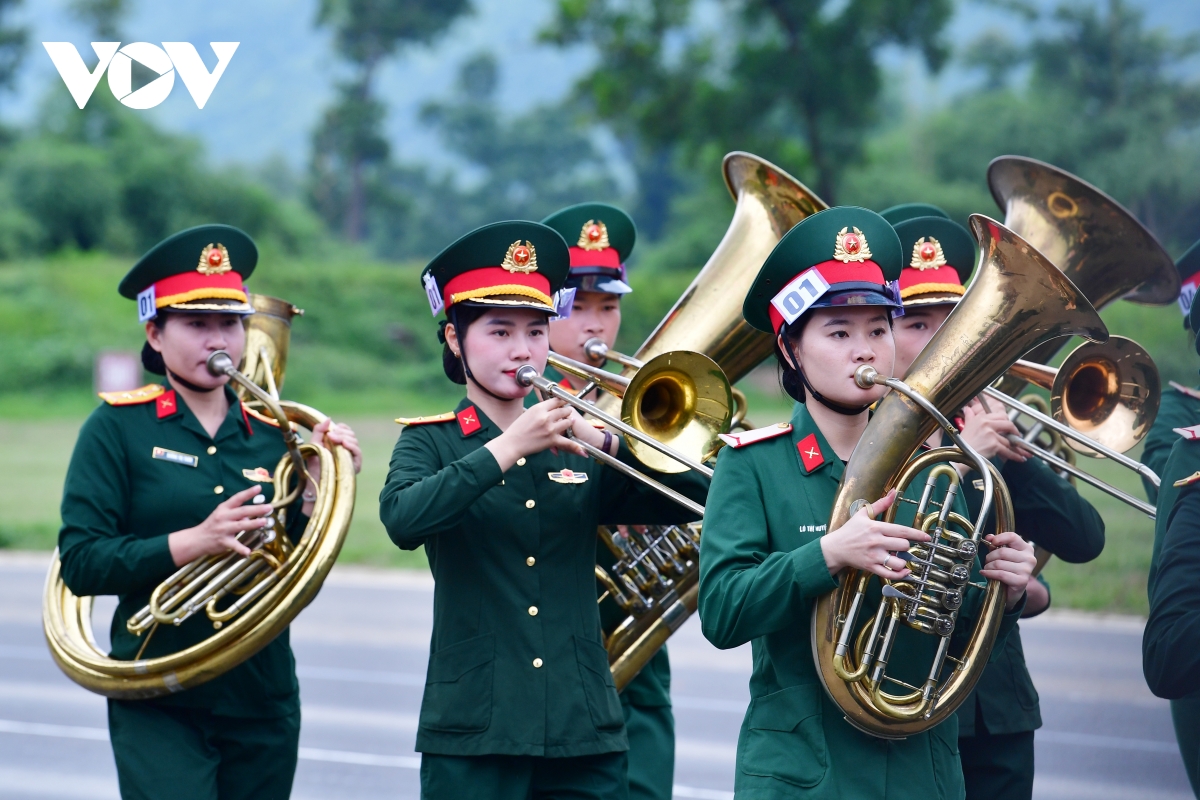 Hàng nghìn bóng hồng thép hợp luyện diễu binh, diễu hành dịp Quốc khánh 2/9